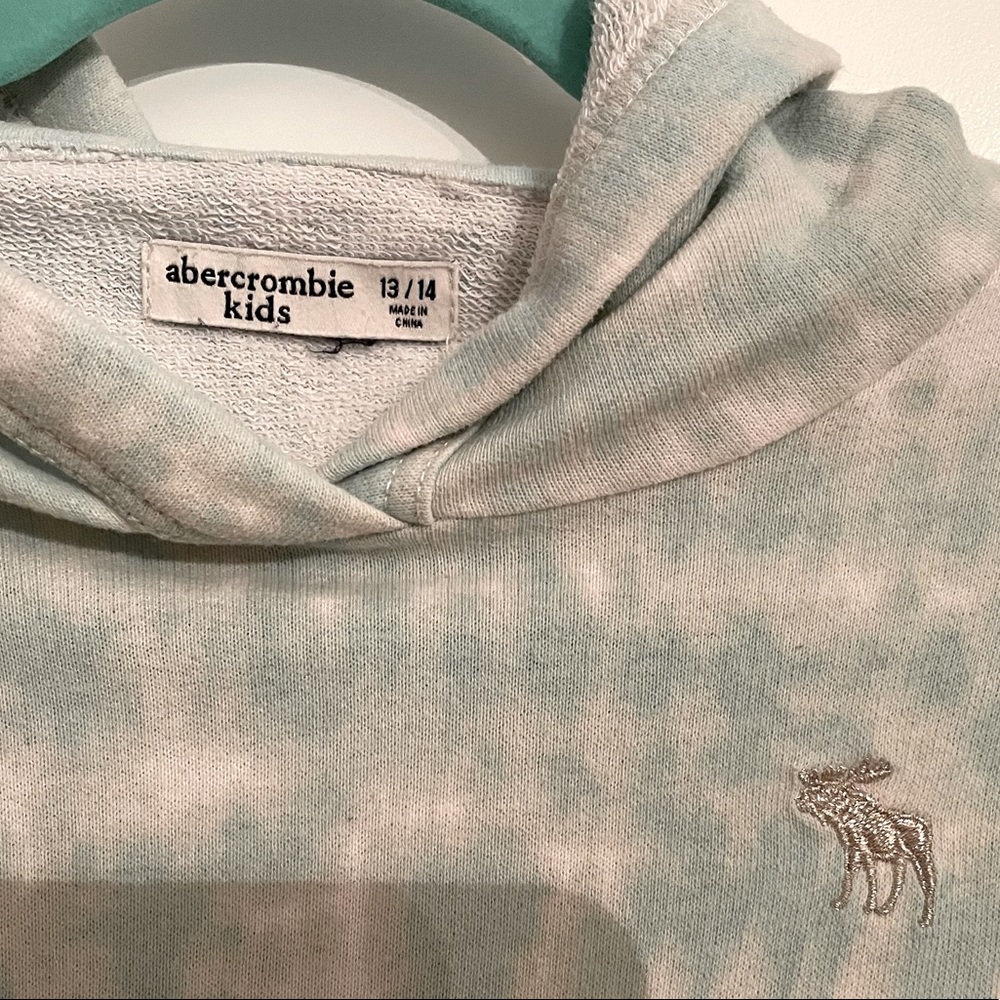 Abercrombie light weight sweatshirt size 13-14